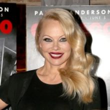 Wake Up With BWW 3/24: Pamela Anderson Prepares For Broadway Debut in CHICAGO, and…