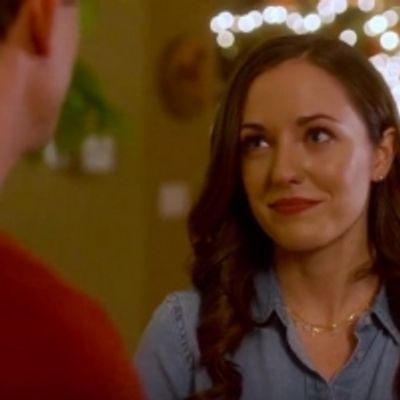 VIDEO: Get a Sneak Peek of Laura Osnes in Hallmark's A HOMECOMING FOR THE HOLIDAYS