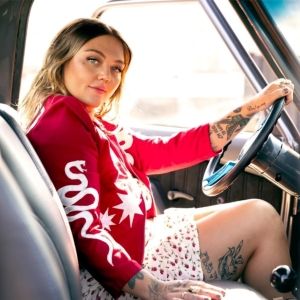 Elle King Wiill Perform at Indian Ranch in June