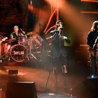 VIDEO: Red Hot Chili Pepper's Perform on THE TONIGHT SHOW STARRING JIMMY FALLON to… Video