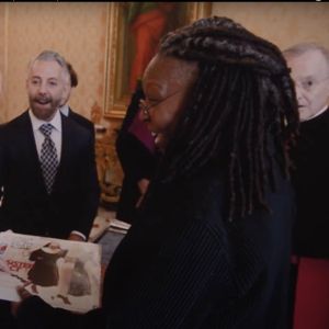 Video: Whoopi Goldberg Recalls Offering Pope Francis an Appearance in SISTER ACT 3