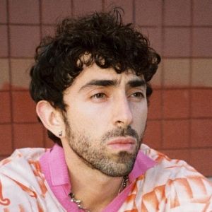¿Téo? Announces New Album & Shares New Single 'Don't Stare Too Long'