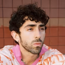 ¿Téo? Announces New Album & Shares New Single 'Don't Stare Too Long'