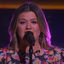 VIDEO: Kelly Clarkson Covers 'Only You' by Yazoo