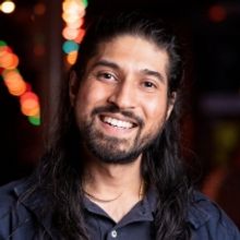 Comedian Alingon Mitra to Perform at The Den Theatre in August