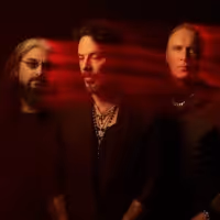 THE WINERY DOGS Release New Song 'Mad World'