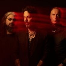 THE WINERY DOGS Release New Song 'Mad World'