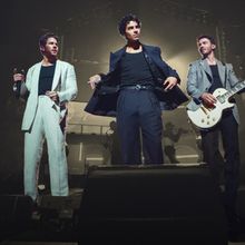 Jonas Brothers to Play Special Livestreamed New Year’s Eve Show