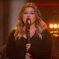 VIDEO: Kelly Clarkson Covers 'Gaslighter' Video