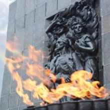 RISE UP AND RESIST Honoring 80th Anniversary of Warsaw Uprising to Play Taube Atrium 