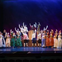 Review: Music Theatre West’s THE SCARLET PIMPERNEL is Grand