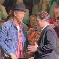 Video: Ryan Reynolds Bids $25K For Jonathan Groff's Hat at JUST IN TIME Video
