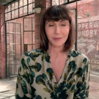 VIDEO: Mary Steenburgen & Ted Danson Celebrate 25th Anniversary on THE KELLY…