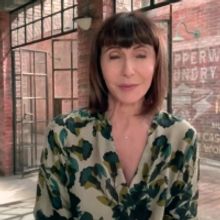 VIDEO: Mary Steenburgen & Ted Danson Celebrate 25th Anniversary on THE KELLY CLARKSON