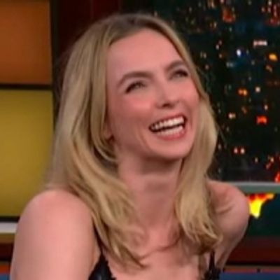 Video: Jodie Comer Reacts to Her Olivier Award for PRIMA FACIE on COLBERT
