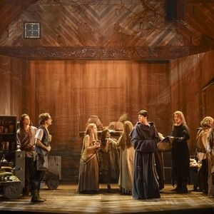 LOS PILARES DE LA TIERRA encara su despedida definitiva de la Gran Vía este domingo 12 de abril