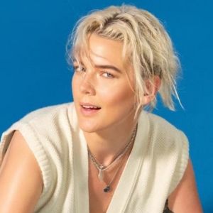 Wake Up With BWW 7/19: Betty Who and Phillip Boykin Join HADESTOWN, Austin Scott…