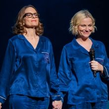 Tina Fey & Amy Poehler Break Record For Most Consecutive Shows By Any Comedian At The
