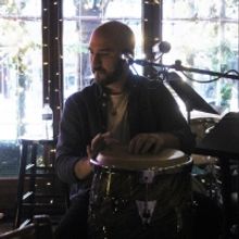 BWW Review: Ari Axelrod Brings All He's Got To The Westbank Cafe