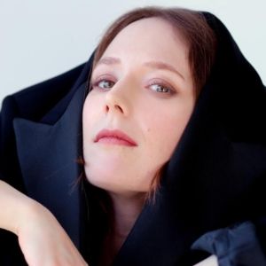EDINBURGH 2023: Review: FREYA PARKER: IT AIN'T EASY BEING CHEEKY, Pleasance Courtyard