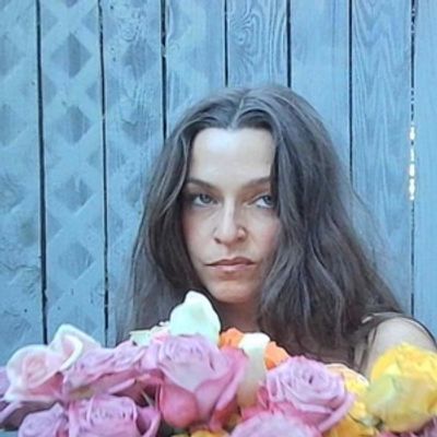 Annabelle Chairlegs to Join Ty Segall on European Tour, Shares New Single