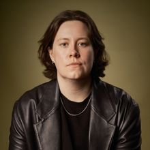 Review: CHLOE PETTS: HOW YOU SEE ME, HOW YOU DON’T, Soho Theatre