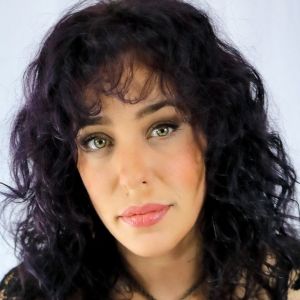 Danielle Nicole Unveils New Single 'Love On My Brain'