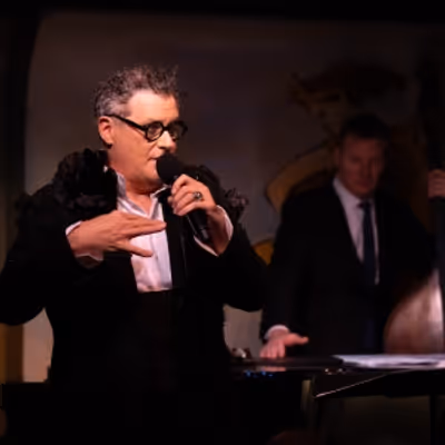 Review: Isaac Mizrahi's I KNOW EVERYBODY at Caf&eacute; Carlyle Is a Hilarious Escape