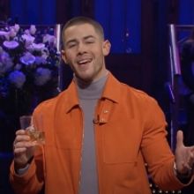 VIDEO: Nick Jonas Pays Tribute to Broadway With 'Drink With Me' From LES MISERABLES o