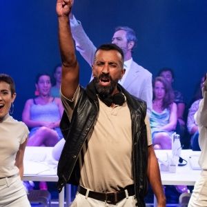 TV: No te pierdas 'Livin' on a Prayer' de ATRAPADAS EN LA OFI