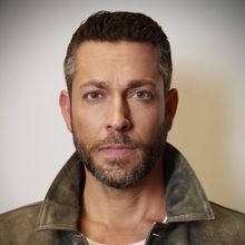 Zachary Levi to Star in Action Thriller FREE FALL Directed by Zoe Bell