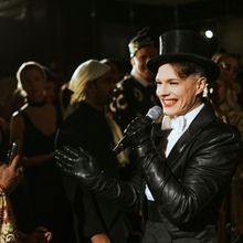 Review: Kim David Smith Vamping Through Hallo-Wien