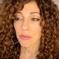 VIDEO: Broadway's Yvette Gonzalez-Nacer Covers HADESTOWN and WAITRESS In Spanish!