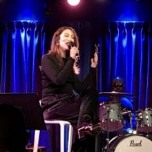 BWW Review: EDEN ESPINOSA: UNPLUGGED AND UNPLANNED Fills the Room With Good Vibes at 