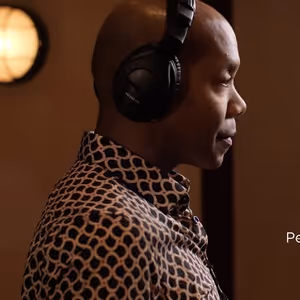 Exclusive Video: Darius de Haas Sings 'Let Me Carry You This Christmas' From New…
