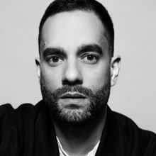 Feature: FREEK BARTELS DOET OM GEZONDHEIDSREDENEN EEN STAP TERUG...