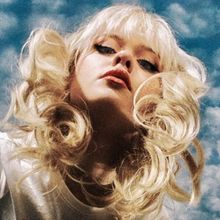 Maisie Peters Shares New Single 'Two Weeks Ago'