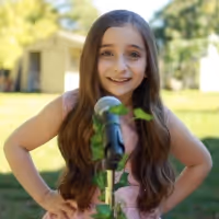 TV: Watch MRS. DOUBTFIRE's Tiniest Star, Lily Tamburo, in New Music Video- 'Middle… Video