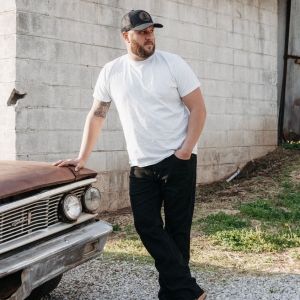 Country Artist Daniel Jeffers Drops New Single 'Beer Drinkin' Crowd'