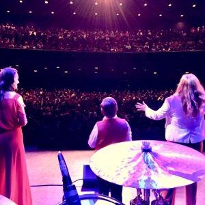 Lisa Rock Brings A CARPENTERS CHRISTMAS To Raue Center