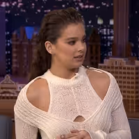 VIDEO: Watch Hailee Steinfeld Talk About Matchmaking on THE TONIGHT SHOW WITH JIMMY… Video