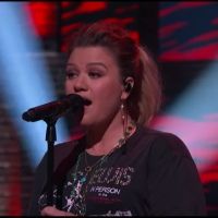 VIDEO: Kelly Clarkson Covers 'Criminal' on THE KELLY CLARKSON SHOW