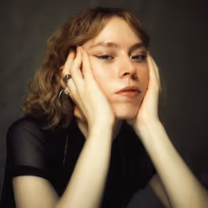 Vanessa Weisz Releases New Single 'Child Of Insecurity'
