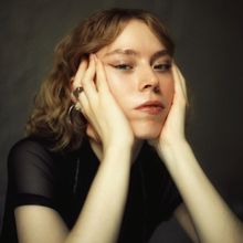 Vanessa Weisz Releases New Single 'Child Of Insecurity'