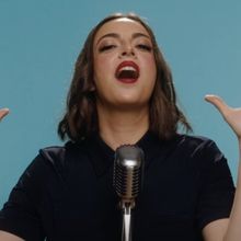 Video: Talia Suskauer Stars In New Music Video for 'Ta-da!' From PRESTO CHANGE-O