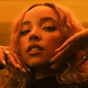 Video: Watch Tinashe Perform 'Tightrope' For Vevo