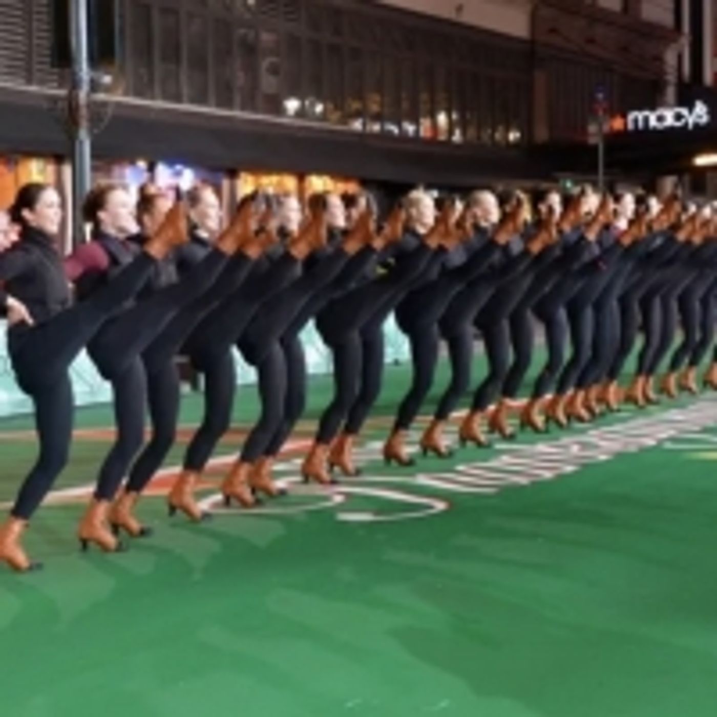 Wake Up With BWW 11/12: HAMILTON, MEAN GIRLS, and More to Perform on Macy's Thanksgiving Day Parade, and More!  Image