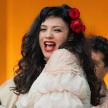 VIDEO: Mon Laferte Premieres 'Placer Hollywood' Video