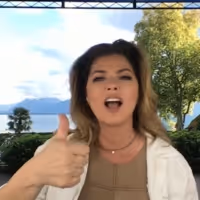 VIDEO: Shania Twain Plays AT HOME SECRETS on LIVE WITH KELLY AND RYAN Video
