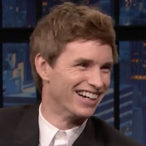 Video: Eddie Redmayne Recalls an Audience Member Asking Him for a Selfie During…